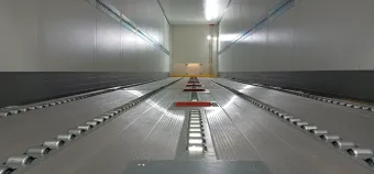 Sistema motorizado de rodillos de carga